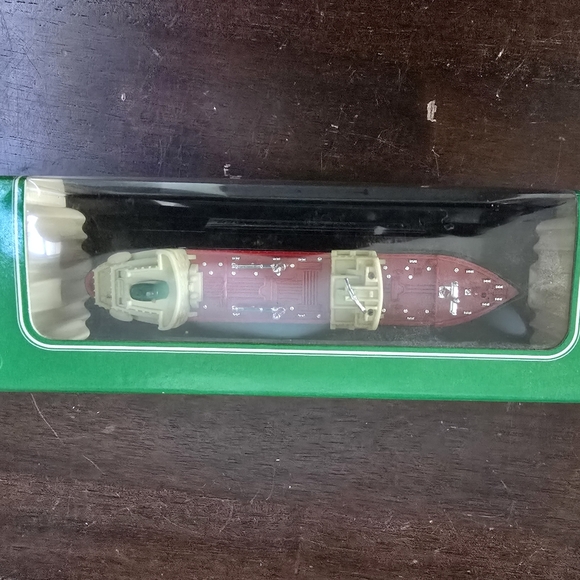 2002 Miniature Hess Voyager Red Ship Boat Collectible Toy NWB - Picture 2 of 5